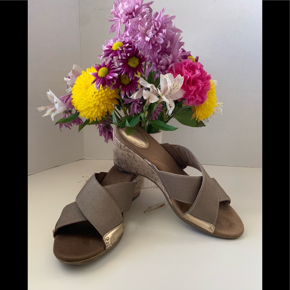 Gianni Bernini Gold Tone/Taupe Cork Wedge Sandals - Picture 2 of 8